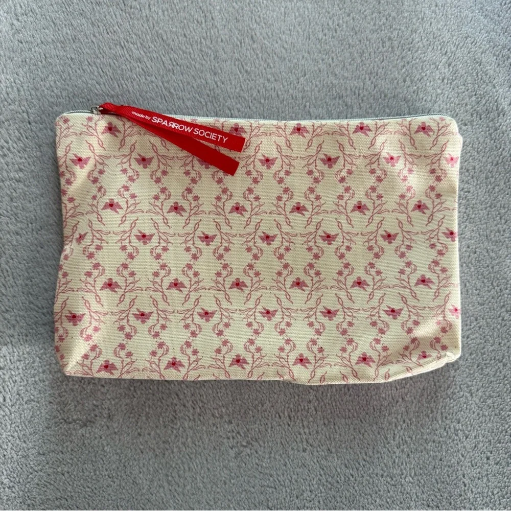 5/$25 🎆 NEW Elizabeth Arden Pink Patterned Makeup Bag